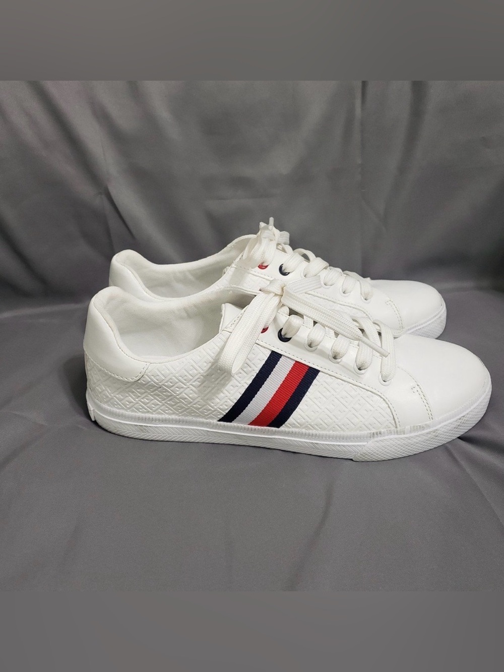 Tommy Hilfiger Lexx White Shoes Low Top Sneaker Lace Up Shoes Womens Size 8.5